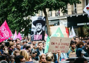 pourquoi Mélenchon rabaisse le chef du Front populaire
