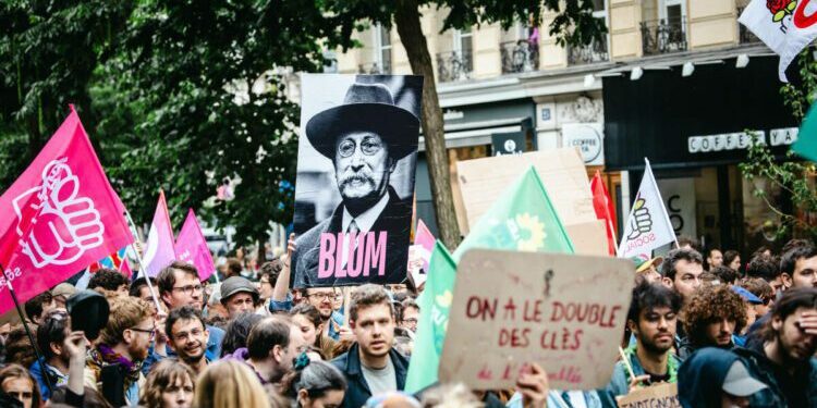 pourquoi Mélenchon rabaisse le chef du Front populaire