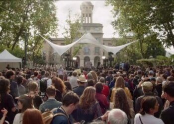 suivez le premier meeting du Nouveau Front Populaire à Montreuil