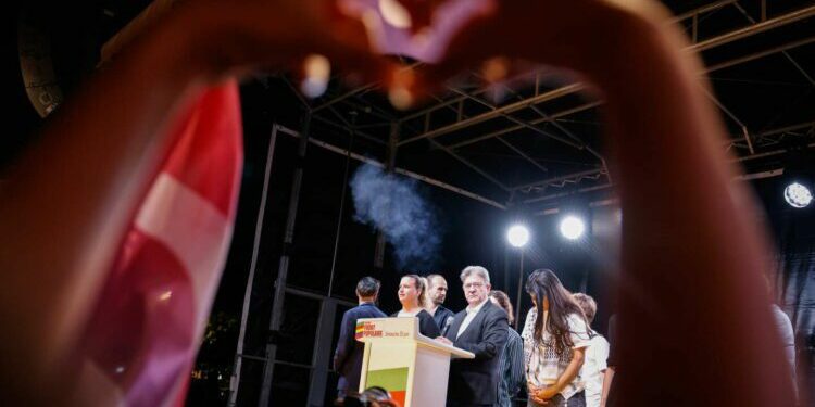 Au Nouveau Front populaire, la frustration d’un résultat insuffisant pour s’imposer face à l’extrême droite à l’issue des législatives 2024