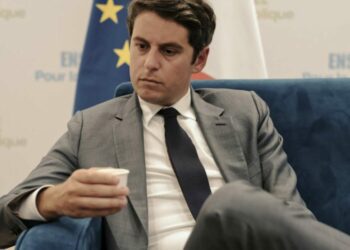 Gabriel Attal, « au combat » contre l’extrême droite, met de côté ses critiques du Nouveau Front populaire pour le second tour des législatives