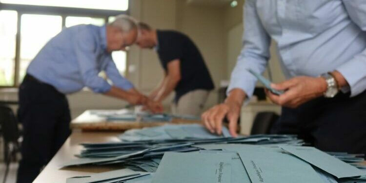 DIRECT. Législatives : avant le dépôt des candidatures, les désistements se multiplient