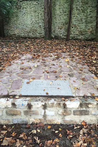 La tombe de Léon Blum se trouve dans les Yvelines.