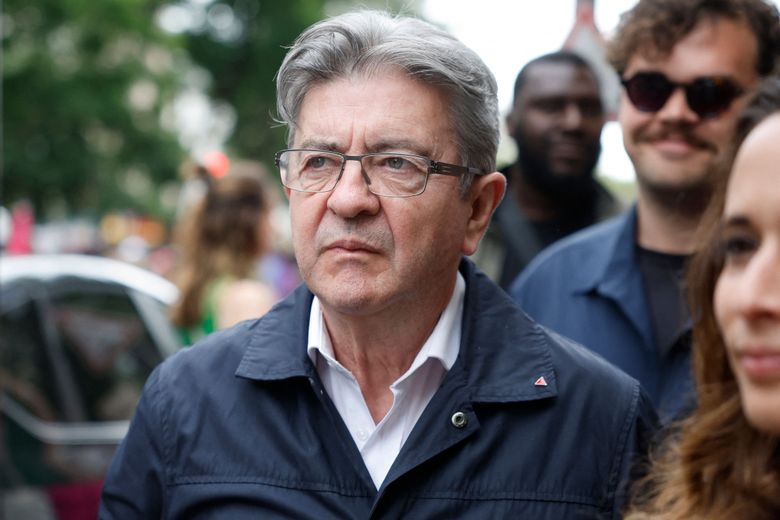 Jean-Luc Mélenchon à parade du Mois des Fiertés, à Paris, le 29 juin 2024.