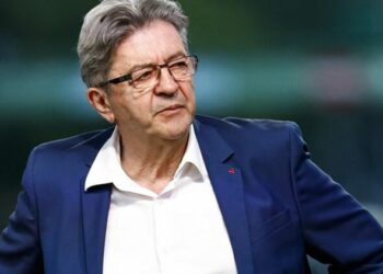 Vrai ou faux. Peut-on abroger la retraite à 64 ans et bloquer les prix par décret, comme l'affirme Jean-Luc Mélenchon ?