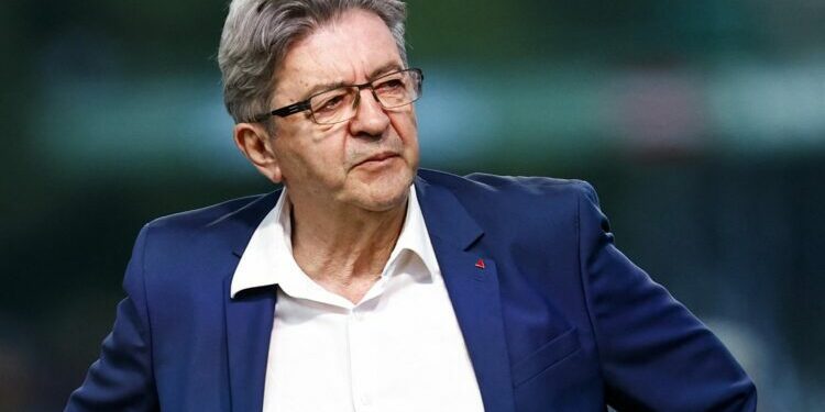 Vrai ou faux. Peut-on abroger la retraite à 64 ans et bloquer les prix par décret, comme l'affirme Jean-Luc Mélenchon ?