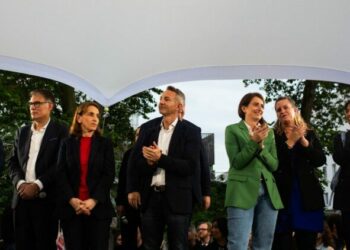le Nouveau Front populaire exhorte Emmanuel Macron à se tourner "immédiatement" vers lui pour "permettre de former un gouvernement"