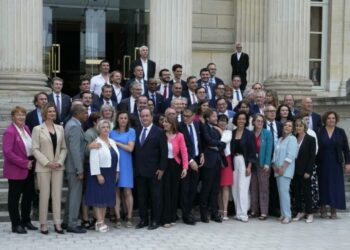 La gauche met la pression pour gouverner, la droite cherche à rassembler