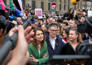 quatre questions sur la hausse du smic à 1 600 euros, une mesure proposée par le Nouveau Front populaire et qui divise