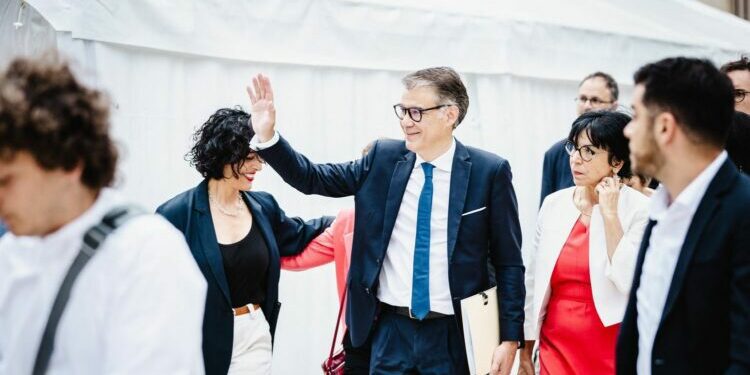 au sein du Nouveau Front populaire, le bras de fer s'intensifie entre socialistes et Insoumis pour trouver le nom d'un Premier ministre