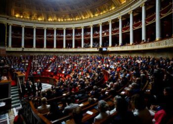 bataille en vue pour le "perchoir" de l'Assemblée, les députés commencent à voter