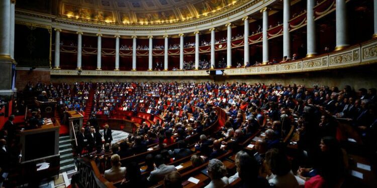 bataille en vue pour le "perchoir" de l'Assemblée, les députés commencent à voter