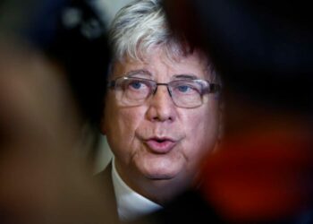 le camp présidentiel obtient six des huit présidences de commission, Eric Coquerel (LFI) garde celle des finances