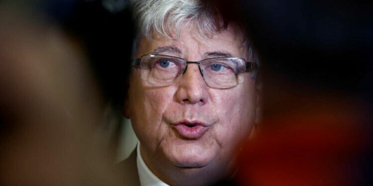 le camp présidentiel obtient six des huit présidences de commission, Eric Coquerel (LFI) garde celle des finances