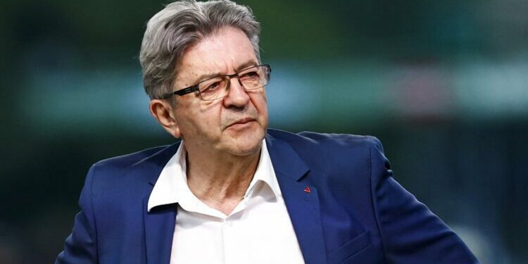Après les législatives, Mélenchon imagine la démission de Macron et un duel contre Le Pen