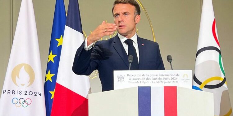 Emmanuel Macron rejette l'hypothèse Lucie Castets proposée par le Nouveau Front populaire