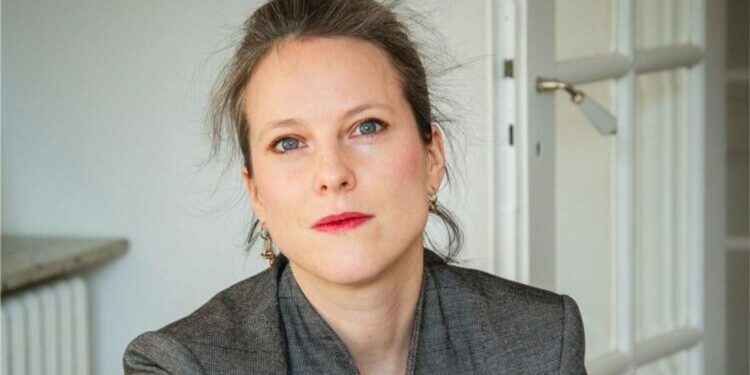 Qui est Lucie Castets, proposée par le Nouveau Front populaire pour Matignon ?