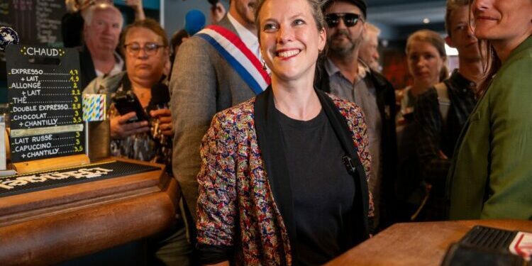 À Lille, pour son premier déplacement, Lucie Castets tente d’accroître la pression sur Emmanuel Macron