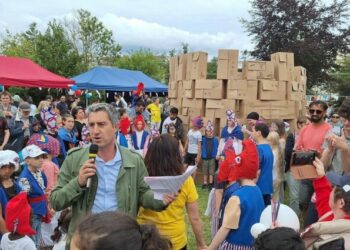 François Ruffin prononce un discours à la fête des 1000 Bastilles qu