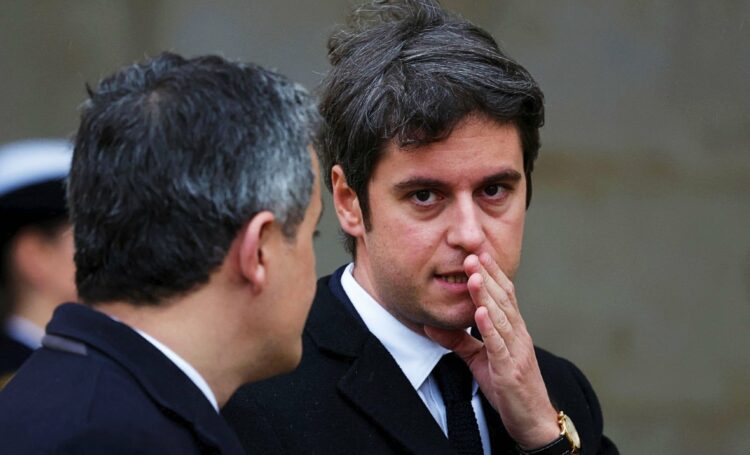 Attal prend le large, le Nouveau Front populaire l’eau…