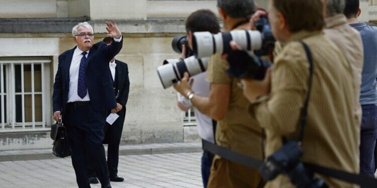 « C’est au Nouveau Front populaire de gouverner » : majoritaire, la gauche arrive à l’Assemblée nationale