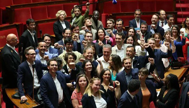 EN DIRECT - L&eacute;gislatives : les d&eacute;put&eacute;s du Nouveau Front populaire sont entr&eacute;s &agrave; l