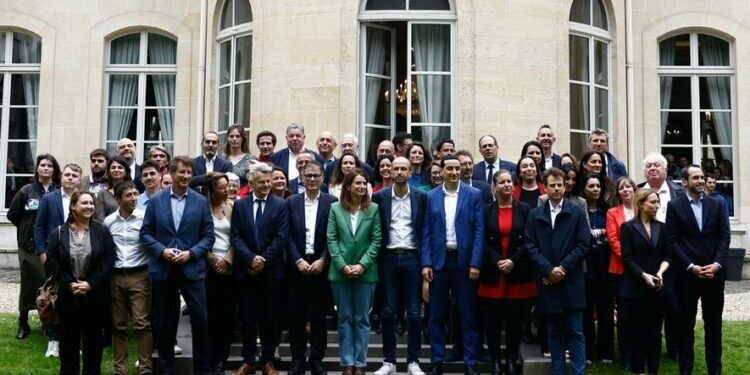 Elections législatives : comment le Nouveau Front populaire pourrait-il parvenir à gouverner seul ?