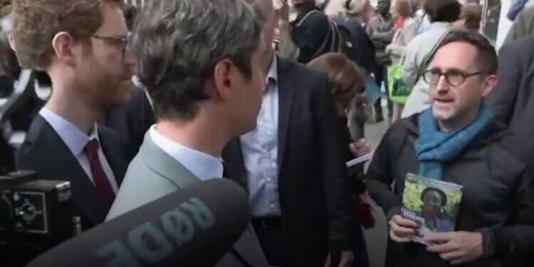 Gabriel Attal interpellé sur un marché parisien par un militant du Nouveau Front populaire