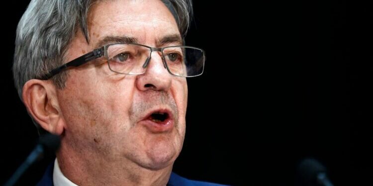 Jean-Luc Mélenchon pose ses conditions après une victoire du Nouveau Front populaire sans majorité
