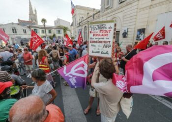 La Rochelle : 150 personnes manifestent pour demander un gouvernement issu du Nouveau Front populaire - Sud Ouest