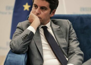 La construction d’un front républicain dans la douleur entre consignes nationales et réalités locales