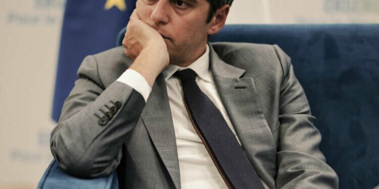 La construction d’un front républicain dans la douleur entre consignes nationales et réalités locales