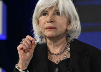 Laurence Tubiana se dit prête pour être Première ministre, Olivier Faure appelle à un vote des députés – Libération