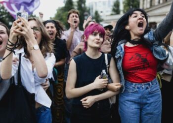 Le Nouveau Front populaire en première ligne d’une situation politique inédite après sa victoire surprise aux législatives 2024