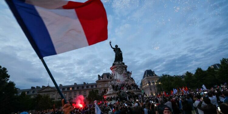 Le Nouveau Front populaire en tête, désillusion de l'extrême droite, mais qui pour gouverner ?