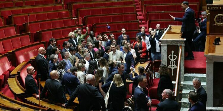 Le Nouveau Front populaire peut-il augmenter le montant du Smic sans majorité à l’Assemblée ?