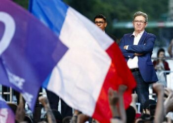 Le Nouveau Front populaire gouvernera « dès cet été », « par décret », a lancé Jean-Luc Mélenchon dimanche soir.