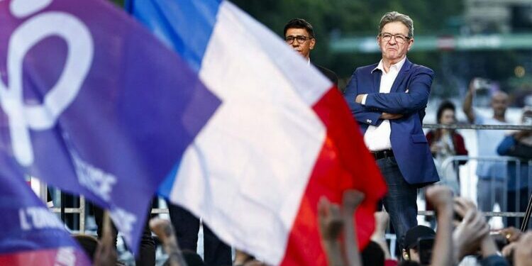 Le Nouveau Front populaire gouvernera « dès cet été », « par décret », a lancé Jean-Luc Mélenchon dimanche soir.