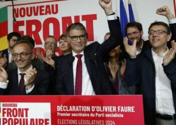 Le nouveau Front populaire de gauche se dit prêt à gouverner la France