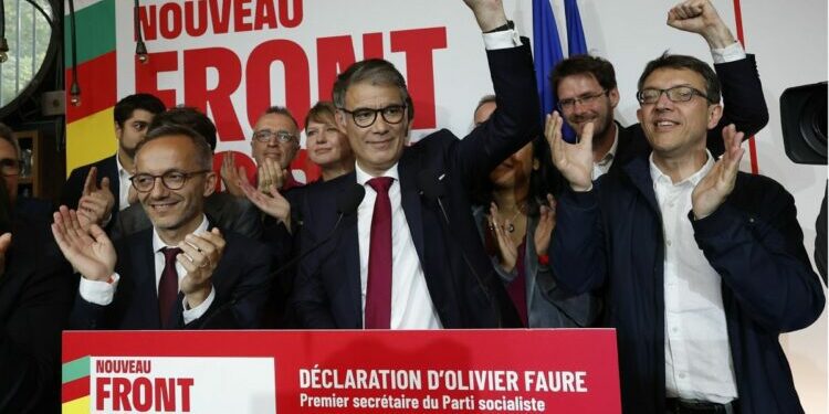 Le nouveau Front populaire de gauche se dit prêt à gouverner la France