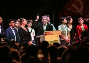 "Le président a le devoir d'appeler le NFP à gouverner", pour Mélenchon