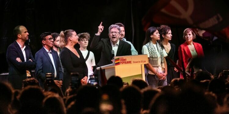 "Le président a le devoir d'appeler le NFP à gouverner", pour Mélenchon