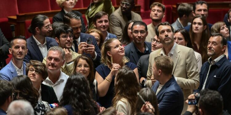 L’impasse du Nouveau Front populaire par rapport aux travaillistes britanniques