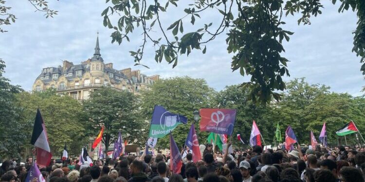 « Macron doit respecter le résultat des urnes » : nouveau rassemblement à Paris pour réclamer un Premier ministre issu du NFP