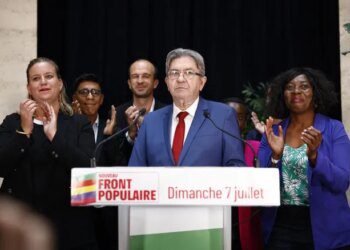 Macron refuse la d&eacute;mission d