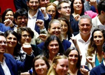 Malgré sa défaite au perchoir, le Nouveau Front populaire s’accroche à Matignon