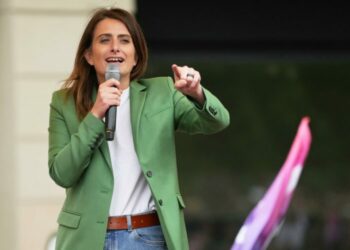 Marine Tondelier, la figure du Nouveau Front populaire qui fait reculer Jordan Bardella
