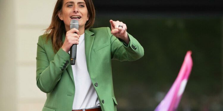 Marine Tondelier, la figure du Nouveau Front populaire qui fait reculer Jordan Bardella