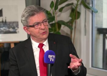 Mélenchon estime que le Parti socialiste fait "de l'obstruction" sur le choix du nom pour Matignon