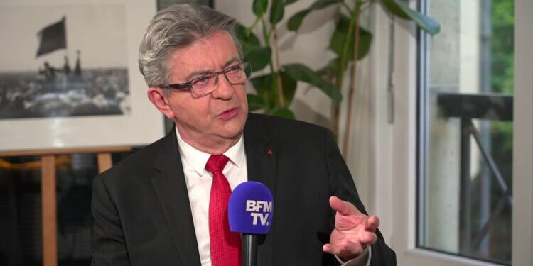 Mélenchon estime que le Parti socialiste fait "de l'obstruction" sur le choix du nom pour Matignon